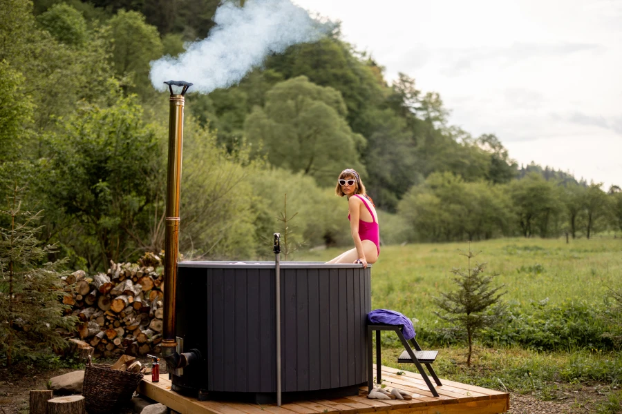 Home 45 woman bathing hot tub nature 1